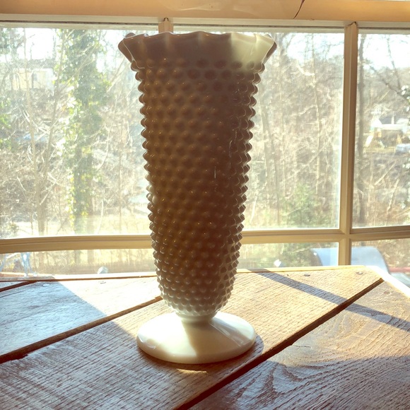 SOLD ON OFFERUP White Milk glass 🌹 flower vase - Picture 2 of 8